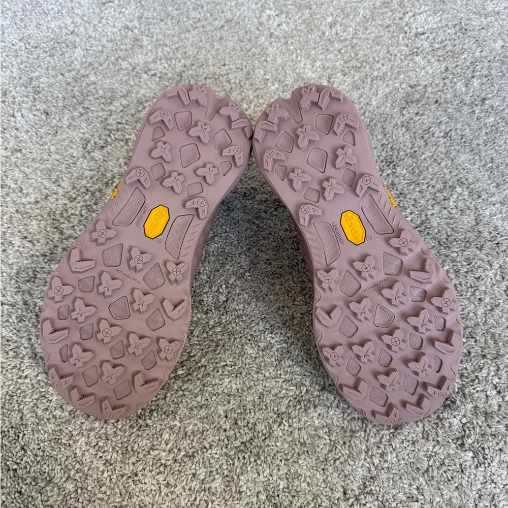 NWOB - Women’s Merrell Peak 5 Trail Running Shoe - Size 8 - Picture 3 of 4